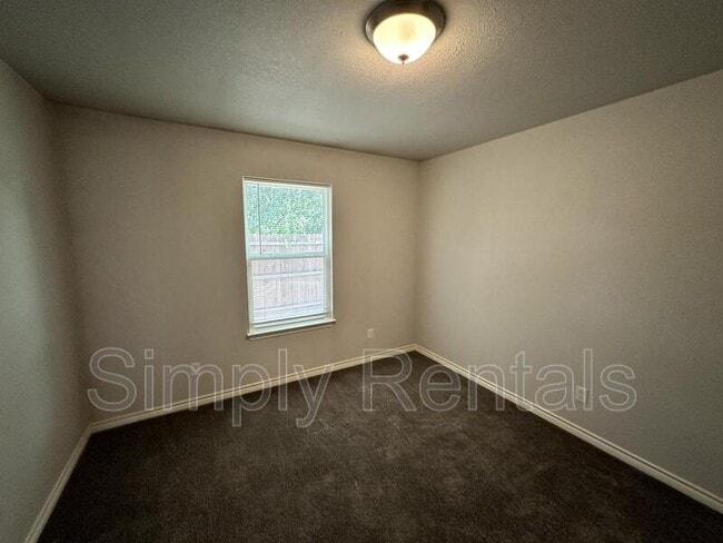 Building Photo - 1310 Sabine St