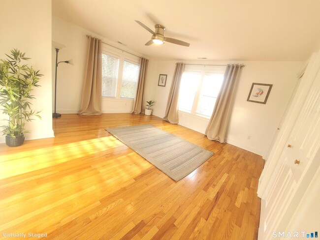 Building Photo - 1093 Shippan Ave