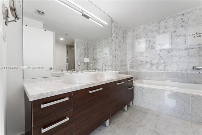 Building Photo - 253 NE 2nd St