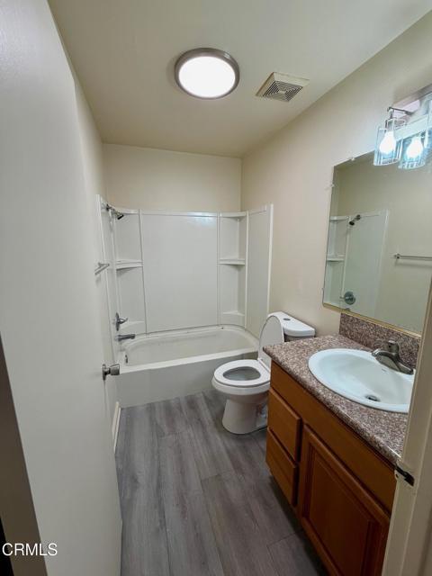 Building Photo - 1425 Bank St