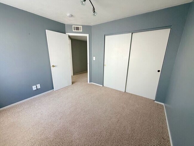 Building Photo - Reno Riverfront Condo - Single Story with Garage