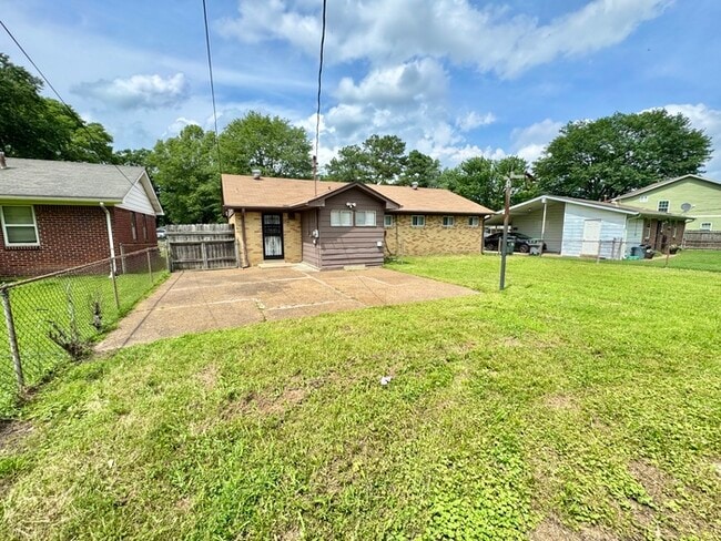 Building Photo - 4615 Lawrence Rd