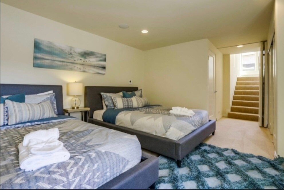 Building Photo - 1518 Monmouth Dr