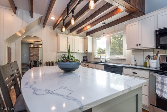 Building Photo - 6287 Riverview Rd