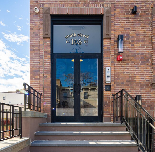 Building Photo - 105 South St