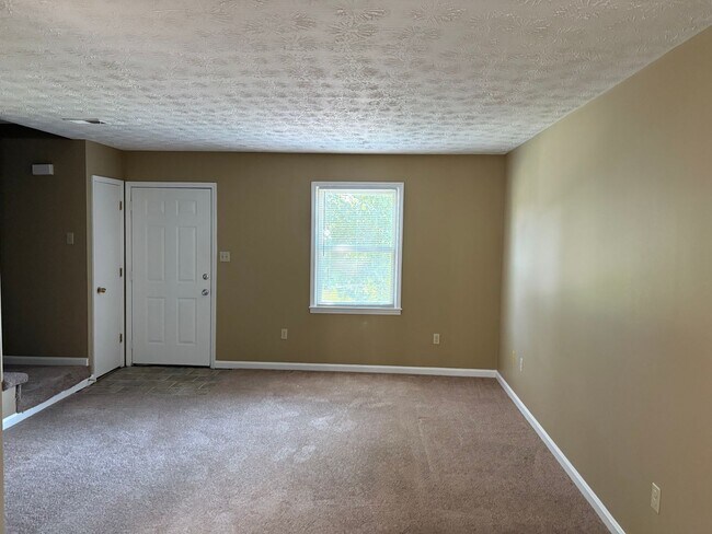Building Photo - 216 Calumet Dr