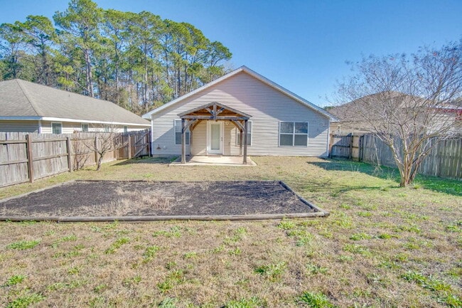 Building Photo - 3-Bedroom Home with Open Floor Plan, and Oversized Primary Suite