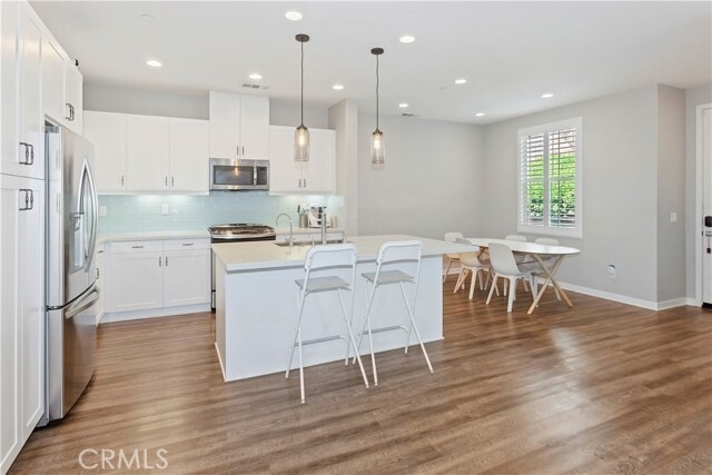 Building Photo - 10 Poppy