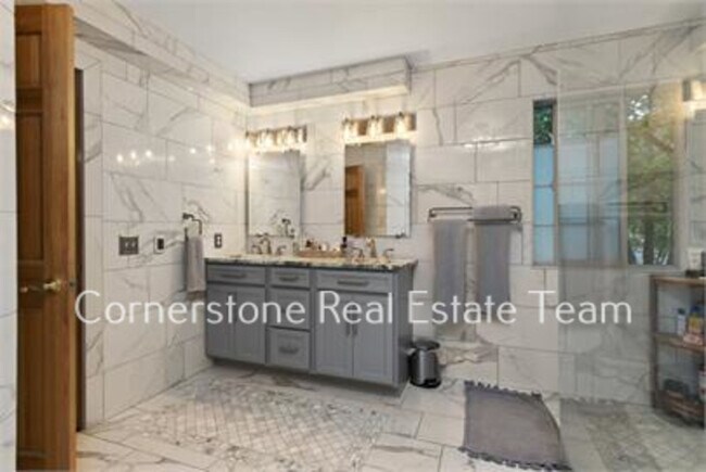 Building Photo - 355 Paisley Dr