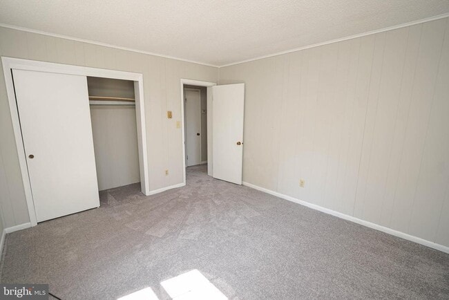 Building Photo - 115 Ridgefield Ln
