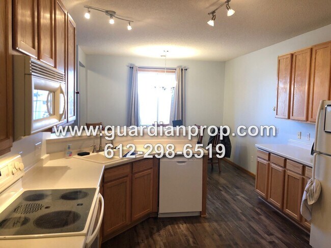 Building Photo - End Unit Townhouse Available December 1, O...