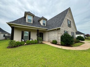 Building Photo - 629 Dumaine Dr