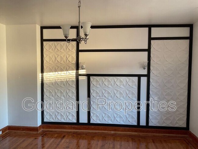 Building Photo - 4320 Sheldon Ave