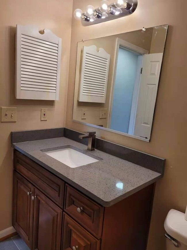 Building Photo - 305 Seeman Ct