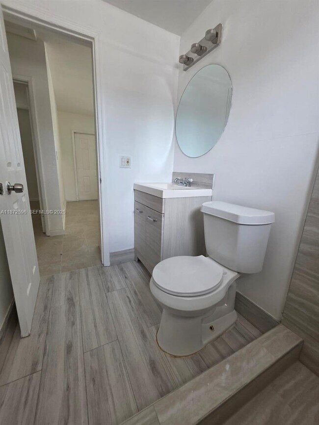 Building Photo - 511 NW 4th Ave