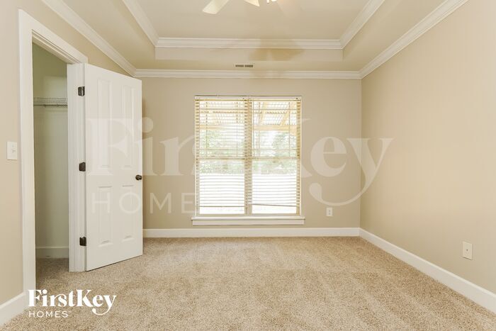 Building Photo - 221 Creekstone Tr