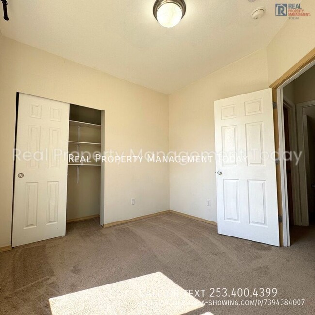 Building Photo - 15117 67th Ave E