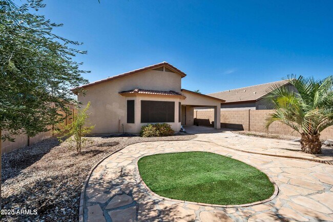 Building Photo - 1228 E Elm Rd