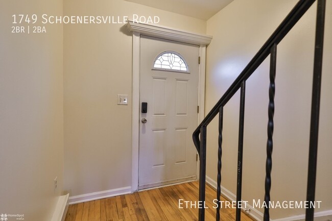 Building Photo - Beautiful 2-Bedroom Townhome