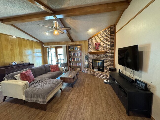 Building Photo - Available July 1st with storage shed in a ...