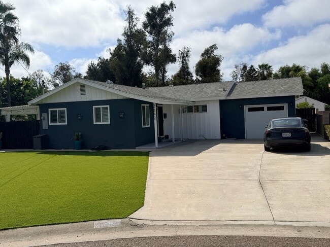 Building Photo - 2642 Davis Pl