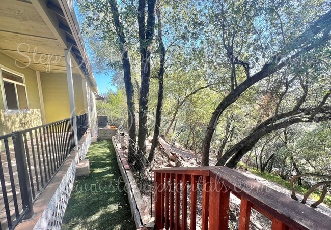 Building Photo - Elegant and Spacious 3-Bedroom Home with Modern Upgrades!
