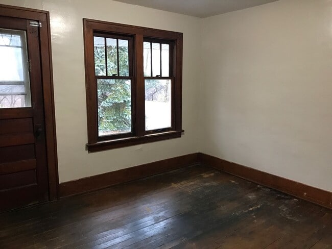 Building Photo - Spacious 4 Bedroom Home - Northside of Hol...