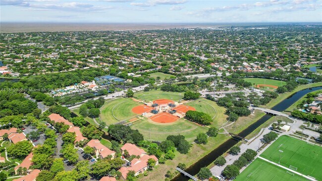 Building Photo - 1031 Coral Club Dr