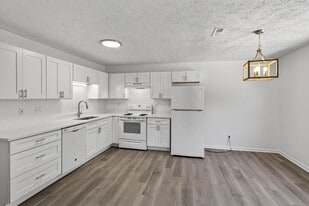 Building Photo - 3175 Roesch Blvd