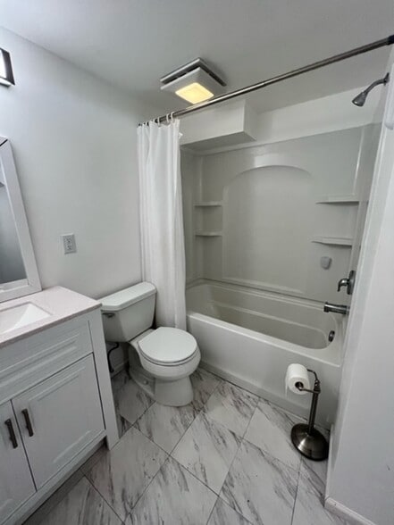 bathroom - 510 E King St