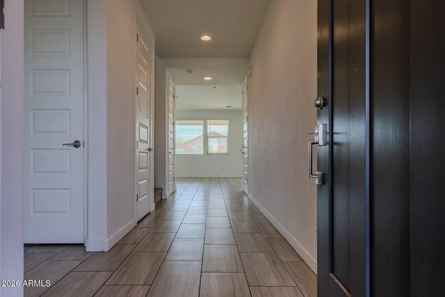 Building Photo - 9115 W Glenrosa Ave