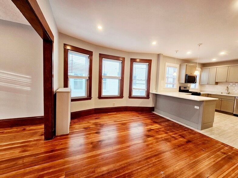 Building Photo - 69 Turner St