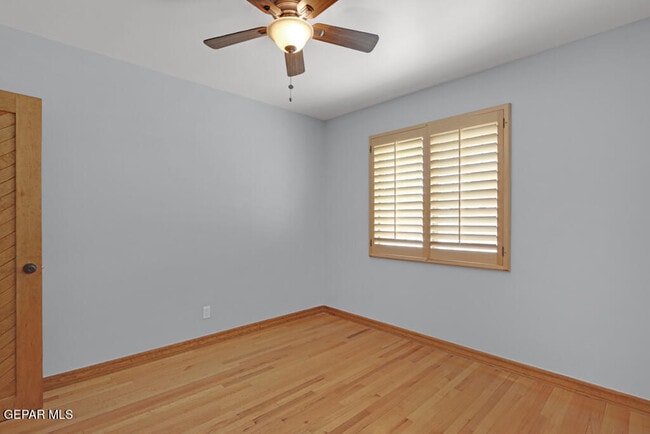 Building Photo - 406 W Overland Ave
