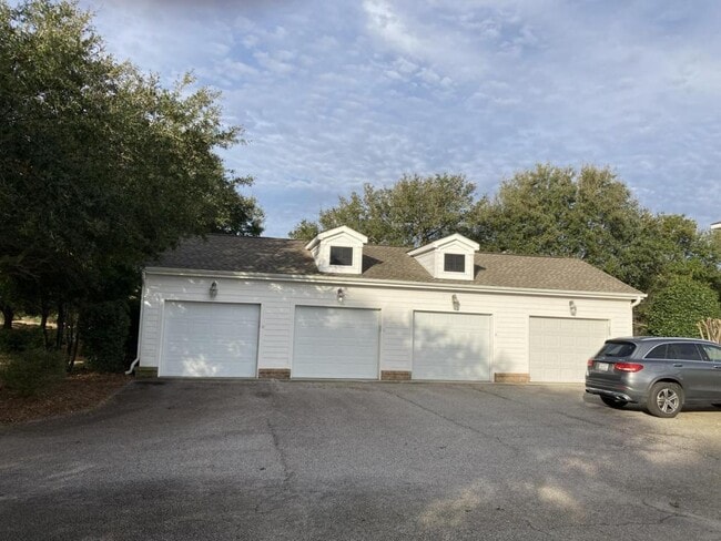 Building Photo - 3203 Middlecoff Ln
