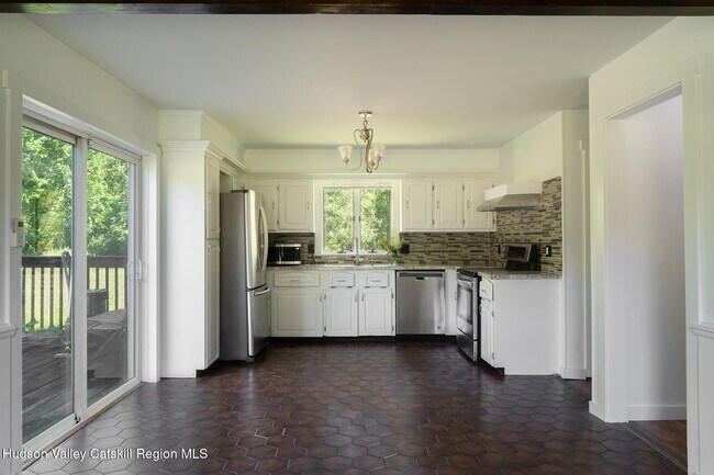 Building Photo - 51 Petty Dr