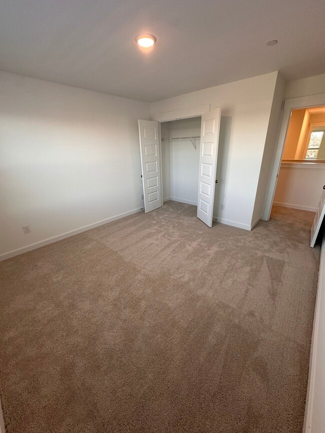 Building Photo - 700 Dreamers Private Ln