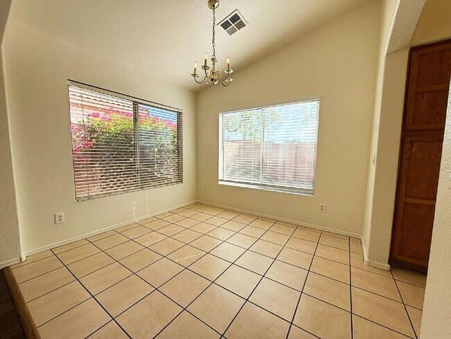 Building Photo - Stylish 1-story 1,301 Sq. Ft. House in Inv...