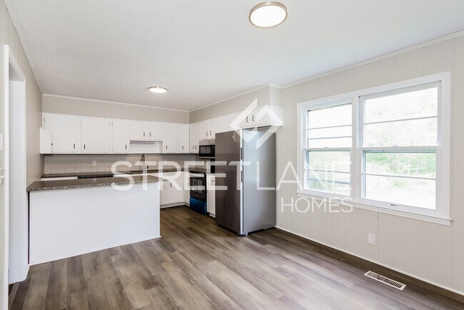 Building Photo - Charming 3 Bedroom in Stanley!