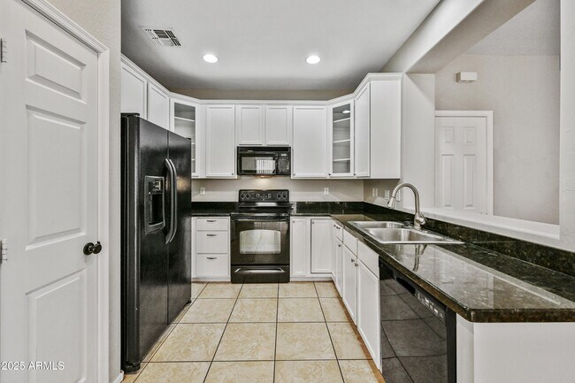 Building Photo - 7104 S 7th Ln