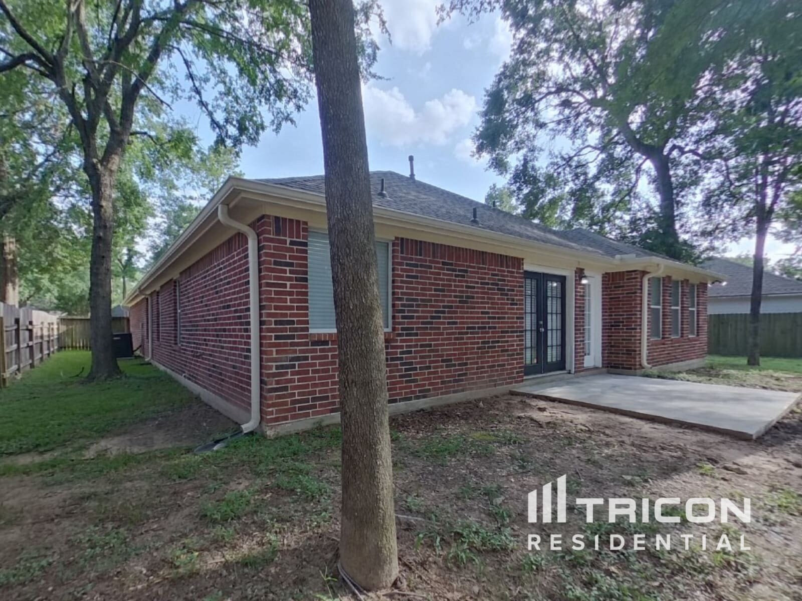 Building Photo - 729 Forest Ln Dr