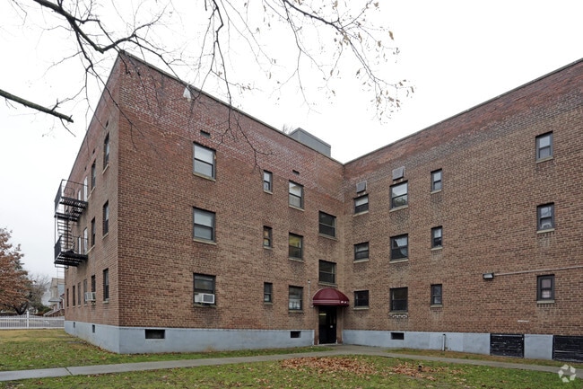 Building Photo - Braddock Gardens
