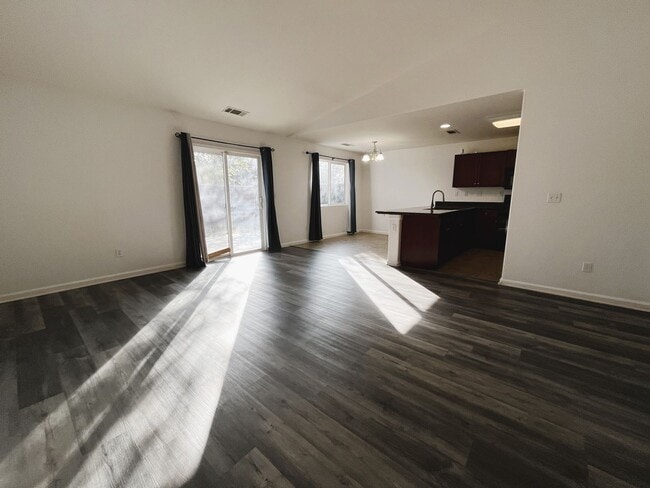 Building Photo - Spacious 4-bedroom home!