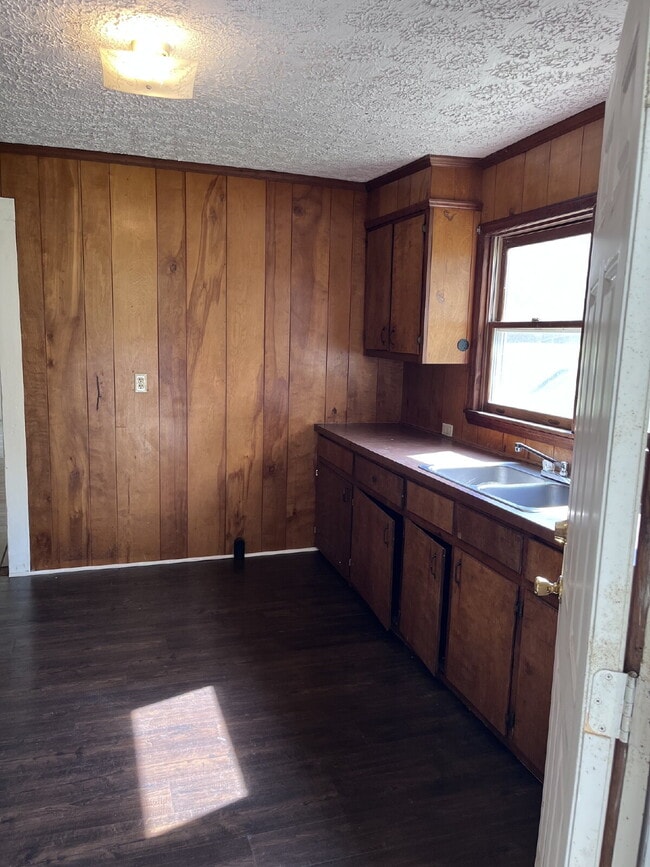 Building Photo - Charming 3-Bed Home in Winston Salem – New Energy efficient HVAC!
