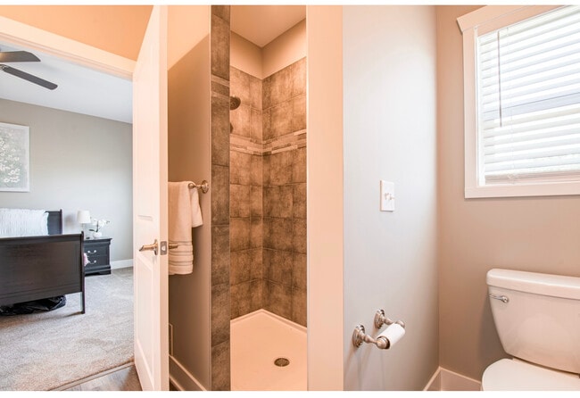 Building Photo - 10 Percy Dr