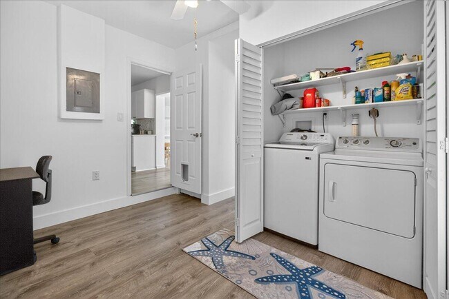 Building Photo - 110 NE 30th St