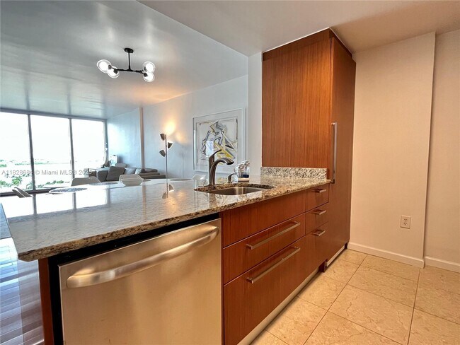 Building Photo - 10275 Collins Ave