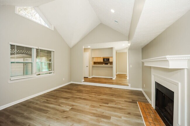 Building Photo - 540 Hillsdale Dr