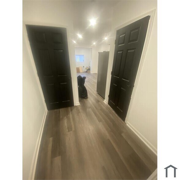 Building Photo - 6216 Dickens Ave