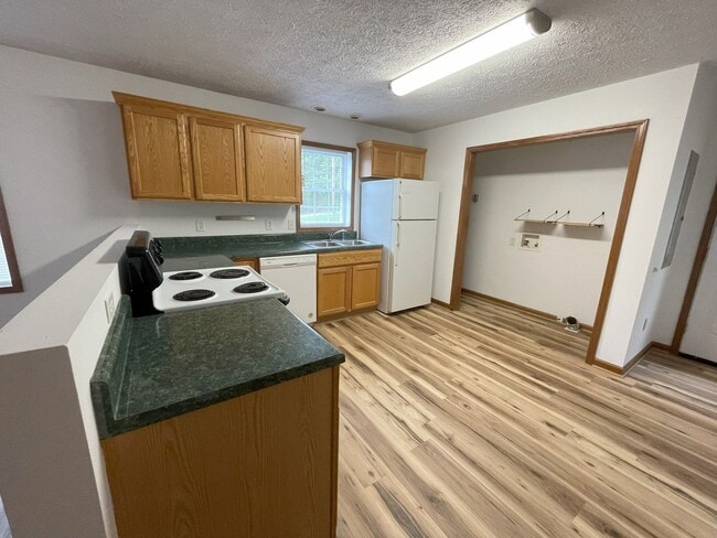 Building Photo - 152 Cecil St