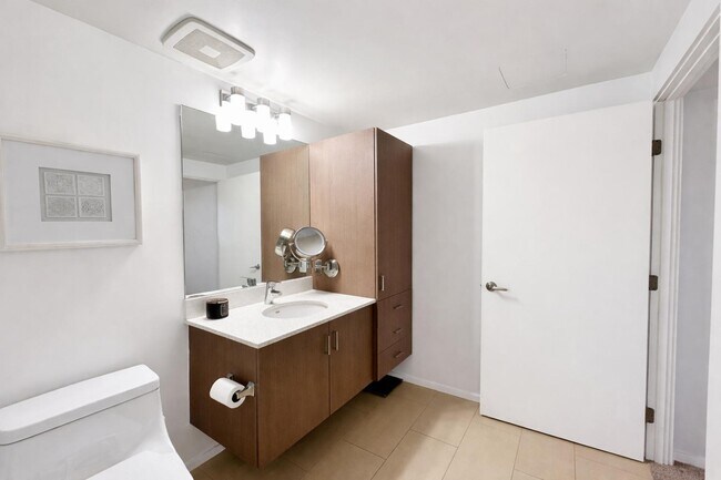 Building Photo - 3100 Sixth Ave